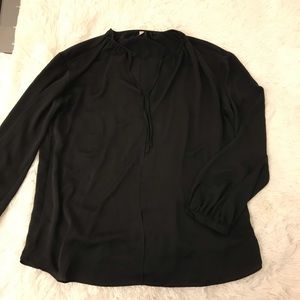 ARITZIA BLACK BLOUSE - TIE FRONT